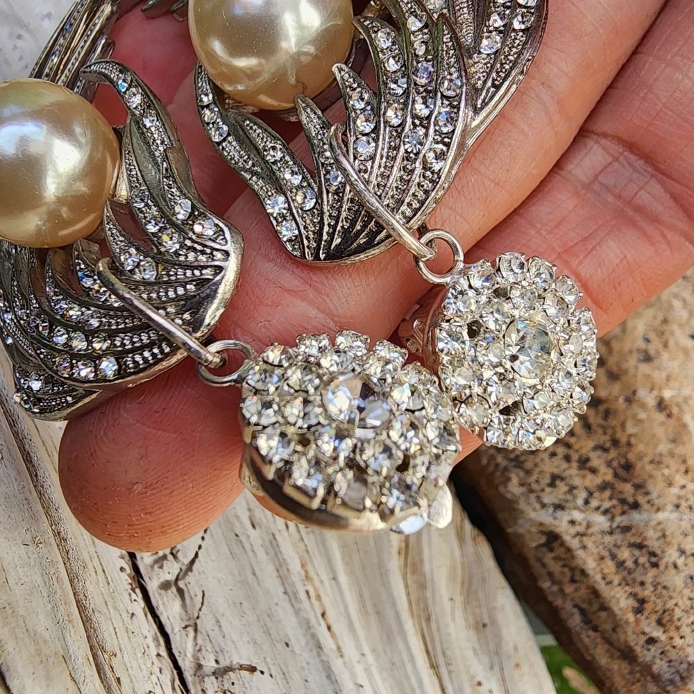 Earrings/Clips American Vintage Jewelry Faux Large Pearls White Crystals - Picture 9 of 15